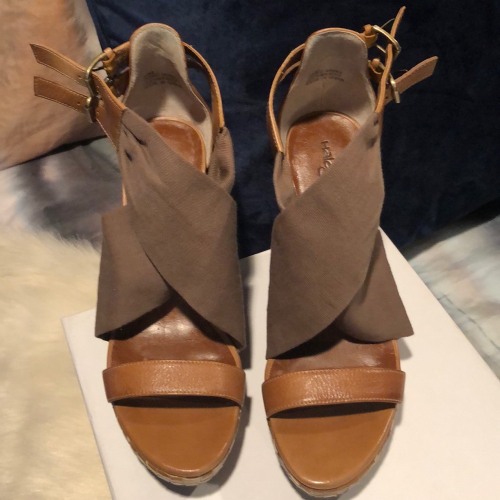 Halogen Acosta Fab  7 1/2 wedge Shoes Olive/cognac